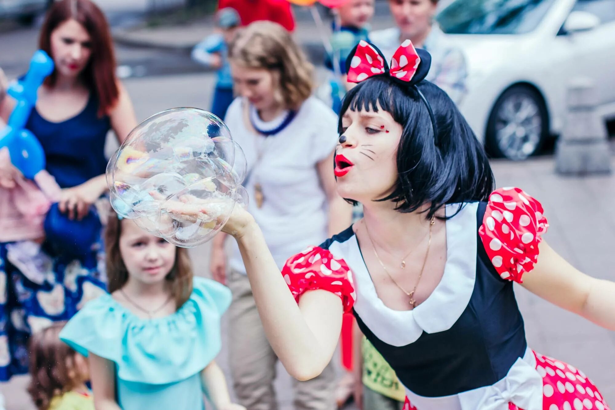 Детские праздники с аниматорами. Детский аниматор. Аниматор малыш. Аниматоры фотосессия. Детский праздниканииматоры.