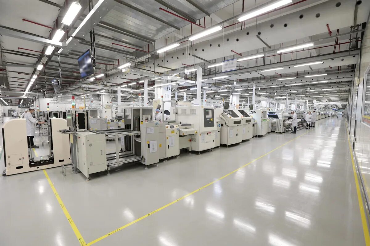 Завод foxconn в китае. Завод эпл в китае. Компании по производству смартфонов. Samsung завод в китае. Компания по производству смартфонов.