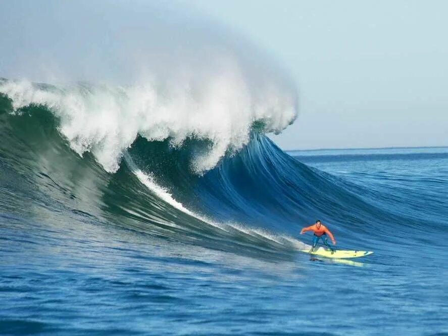 Опасные волны. Самые опасные волны. Океан волны опасные. Маверикс волна в Калифорнии.