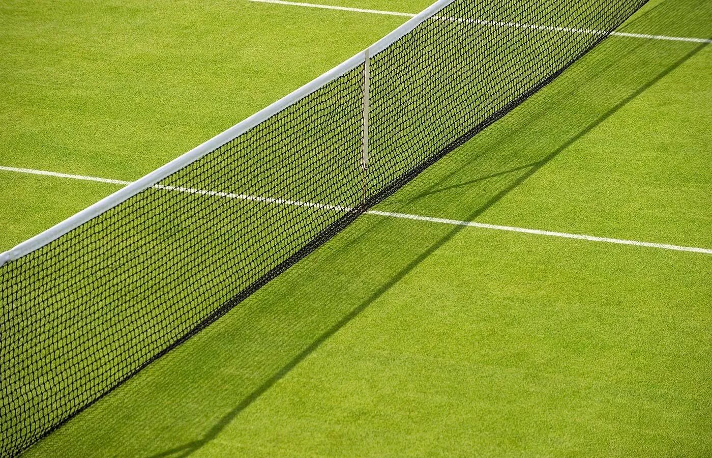 Сетчатое поле. Теннисный корт вид сверху. Поле для большого тенниса. Теннисный корт зеленый. Теннис корт вид сверху.
