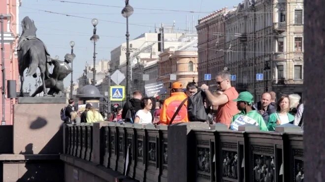 Сколько людей в спб 2024. Жители СПБ. Население Санкт-Петербурга. Петербург люди. Люди в Питере летом.