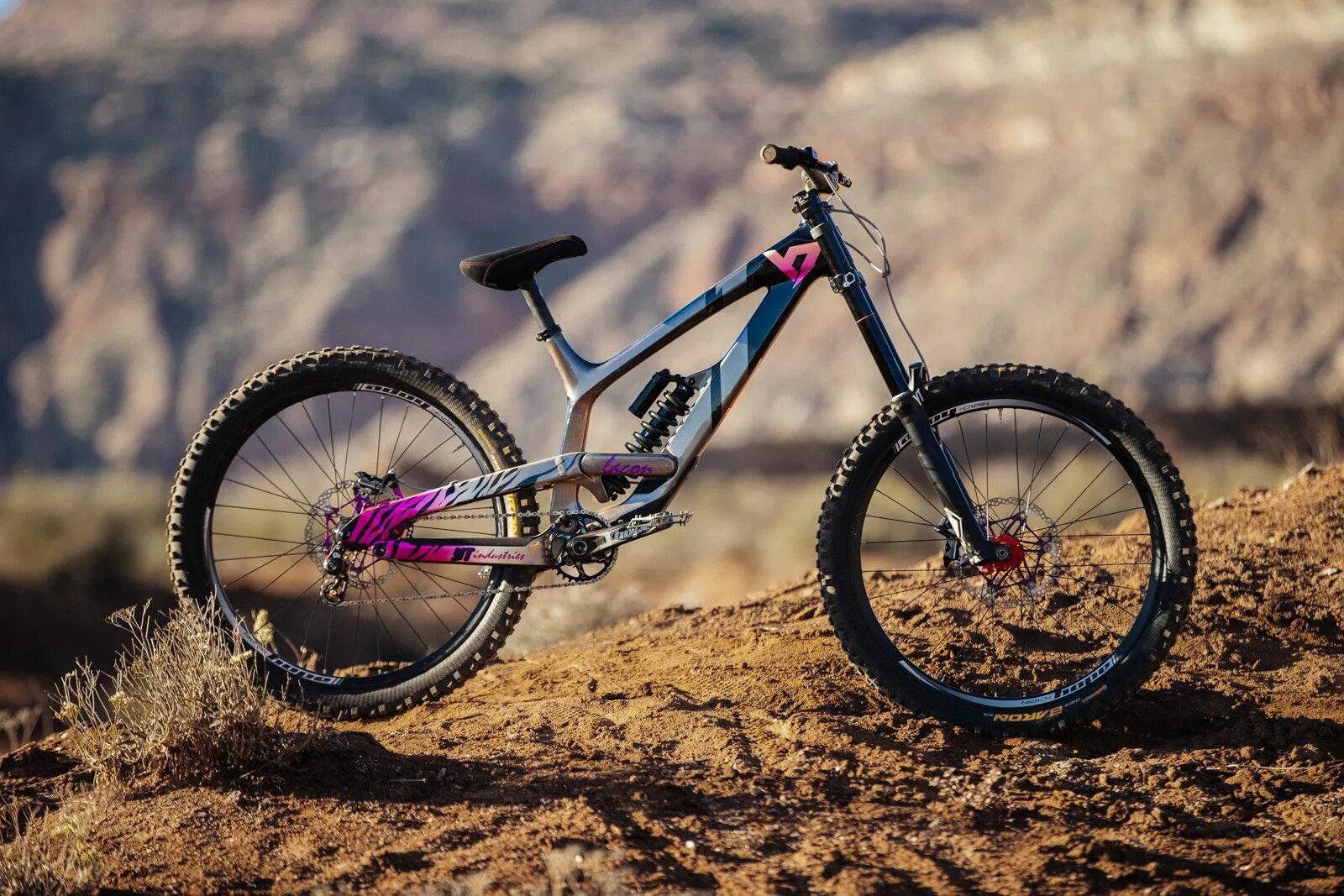 Might bike. Red bull Rampage велосипеды. Red bull Rampage Bikes 2021. Red bull Rampage MTB. МТБ велосипед даунхилл.