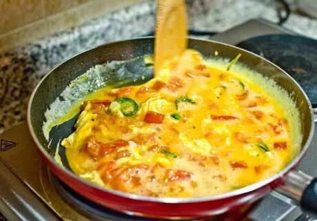 Капуста на сковородке с яйцом