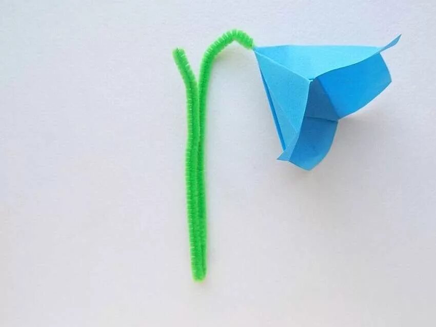 Цветок колокольчика из бумаги. Колокольчик из фоамирана. Колокольчики цветы из гофрированной бумаги. Колокольчики цветы из крепированной бумаги. Поделки пошагово.