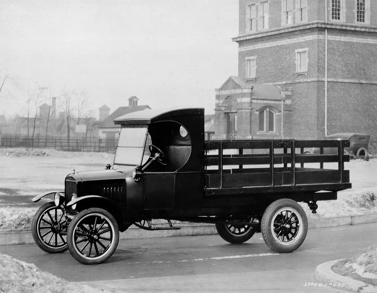 100 лет тому назад трейлер. Ford model TT. Ford model TT 1917. Ford model TT 1927. 1924 Ford model TT Truck.