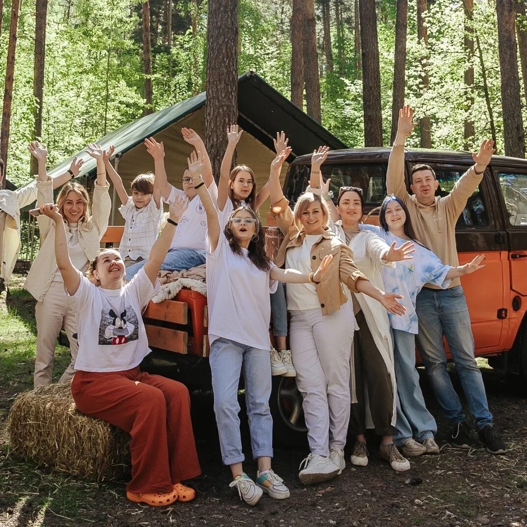 Юнитур лагерь Казань. Семейная смена в лагере. Команда глемпинга. Живая вода лагерь Киров 2022 фото.