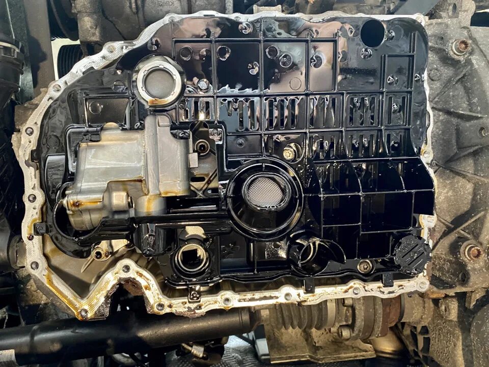 Масло в двигатель 2.0 tfsi. 2.0 tfsi обратный клапан масла.