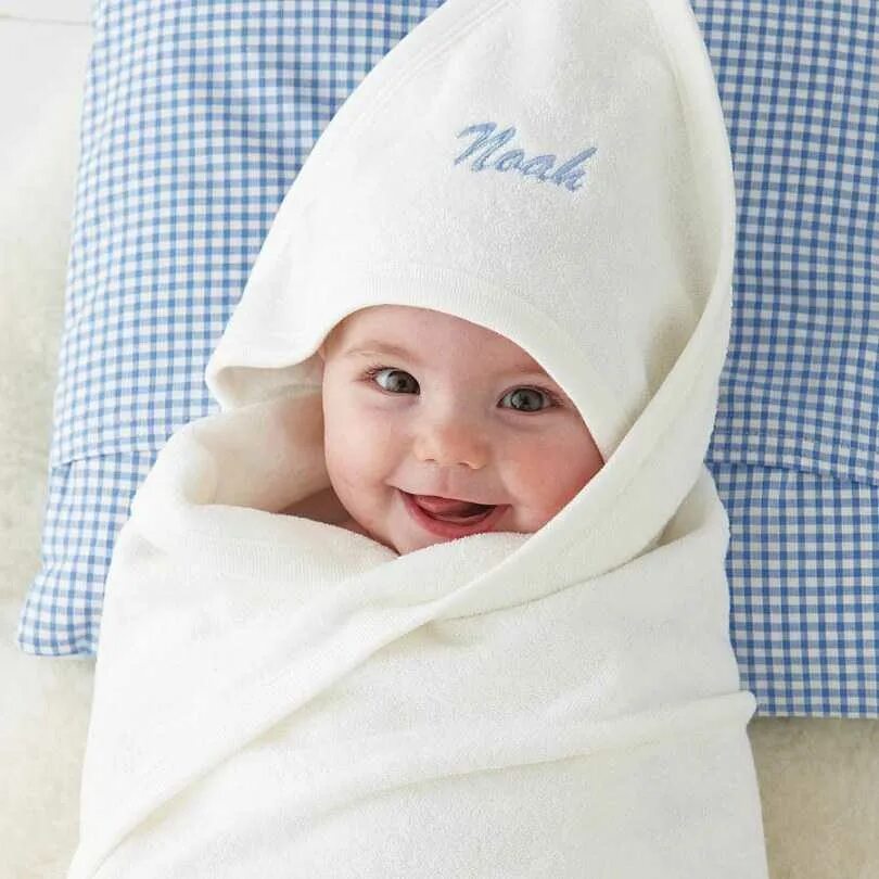 Мазекея полотенце с капюшоном. Полотенце уголок для новорожденных. Полотенце для новорожденных с капюшоном. Младенец в полотенце. Капюшон из хлопка