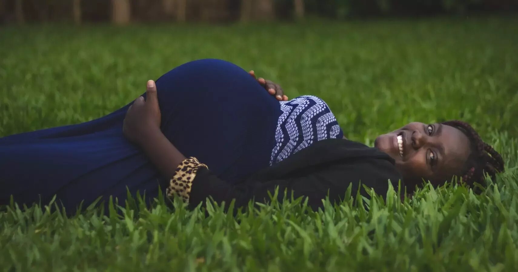 Беременные девочки. Беременные женщины Африки. Девушка забеременела видео