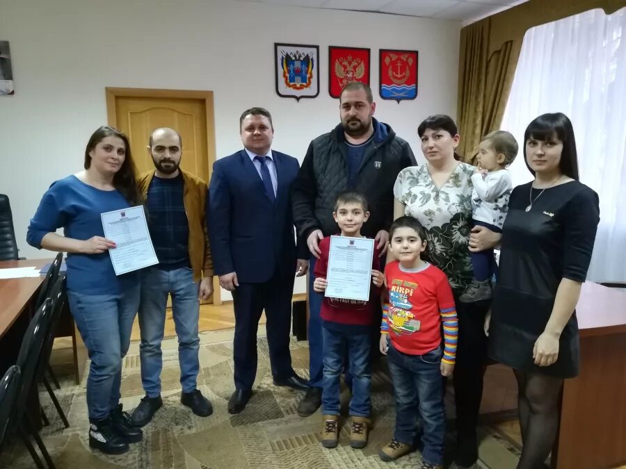 Программа молодая семья тольятти очередь. Очередь молодая семья константиновск. Очередь молодая семья самарская. Очередь молодая семья. Очередь молодая семья самарская.