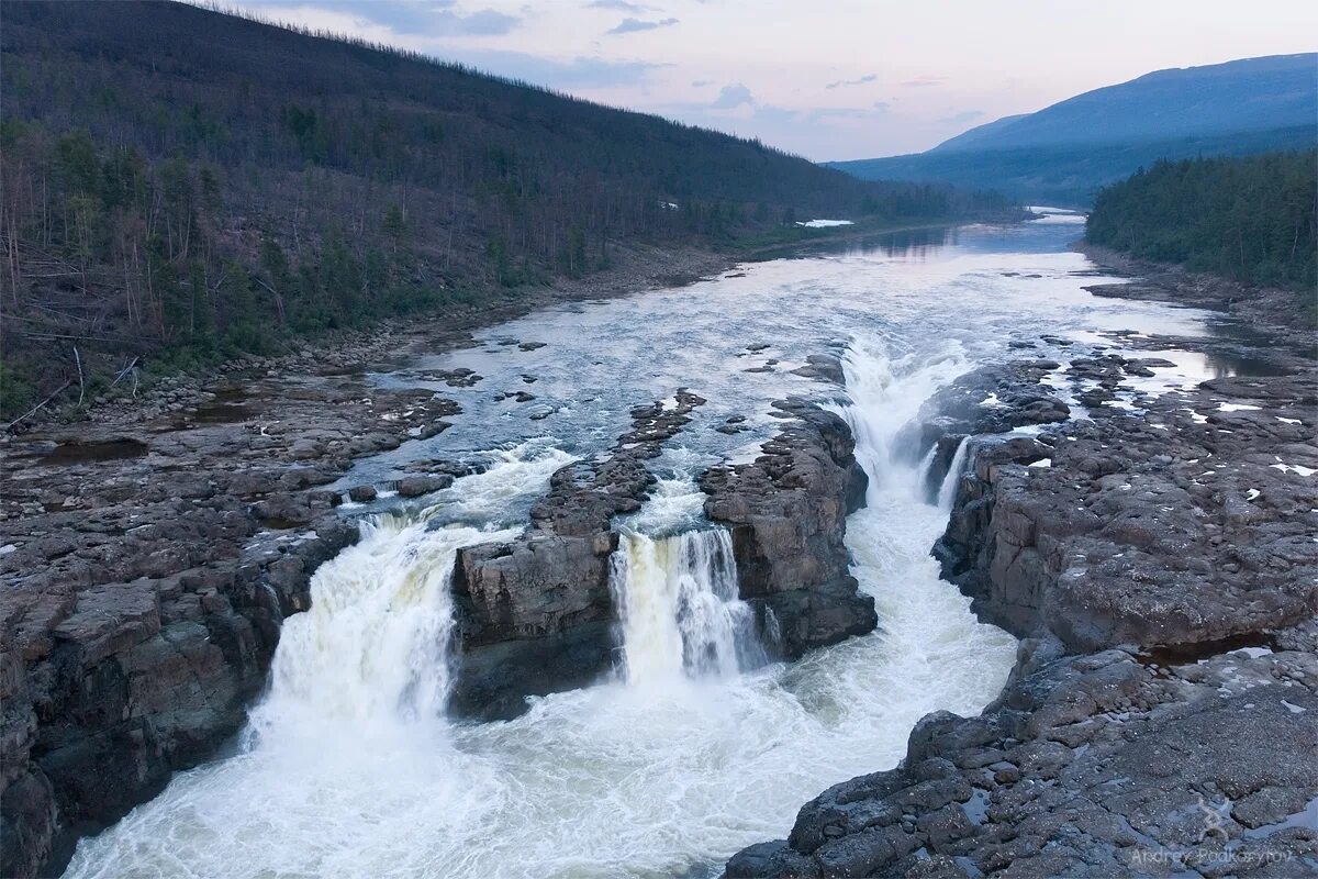 Река самый большой водопад. Река Курейка Красноярский край. Водопады плато Путорана Красноярский. Плато Путорана реки. Курейский водопад Путорана.