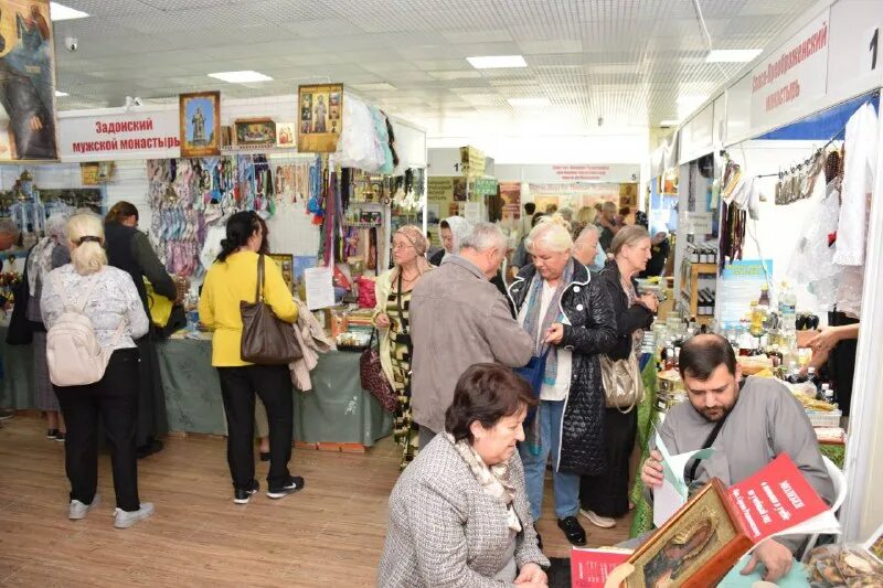 молодые художники. картинная галерея симферополь. сириус 2023 сочи. выставка сочи 2023. художник и сказка выставка.