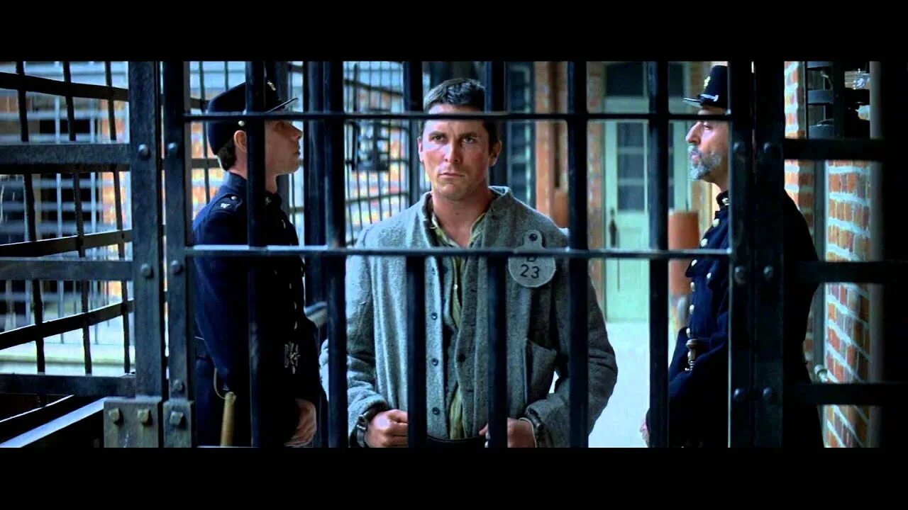 Фильм никогда не шутите над фокусниками. Кино фокусник в тюрьме. Никогда не шутите над. Кристиан бейл фокусник. Никогда не шутите над.