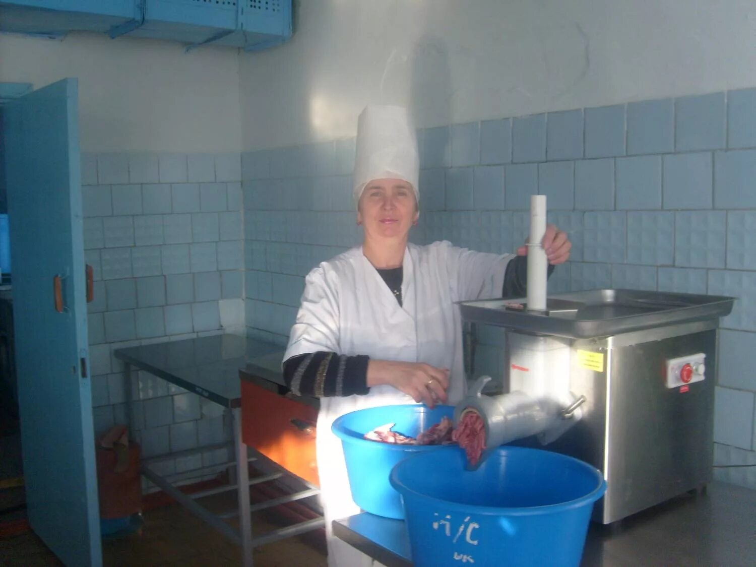 повар мясного цеха столовая