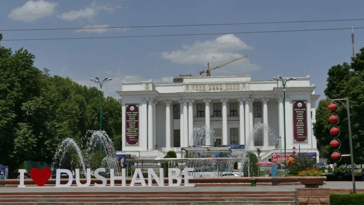 Душанбе центр города. Душанбе столица. Таджикистан Душанбе. Дворец тенниса Душанбе.