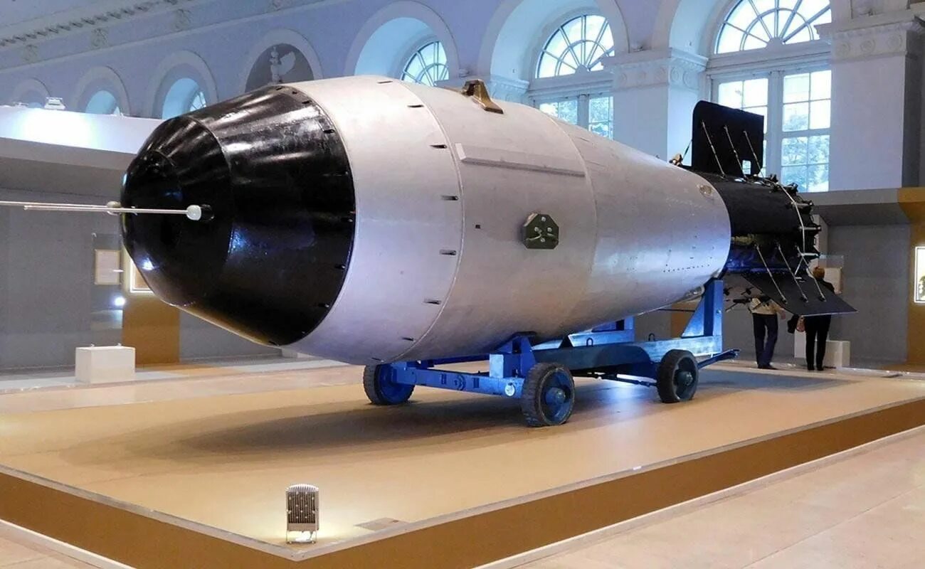 Самая мощная водородная бомба. Ан602 царь-бомба. Термоядерная бомба ан602 ("Кузькина мать"). Ан602 термоядерная бомба — «царь-бомба» (58,6 мегатонн). Термоядерная бомб ан602 (царь-бомба).