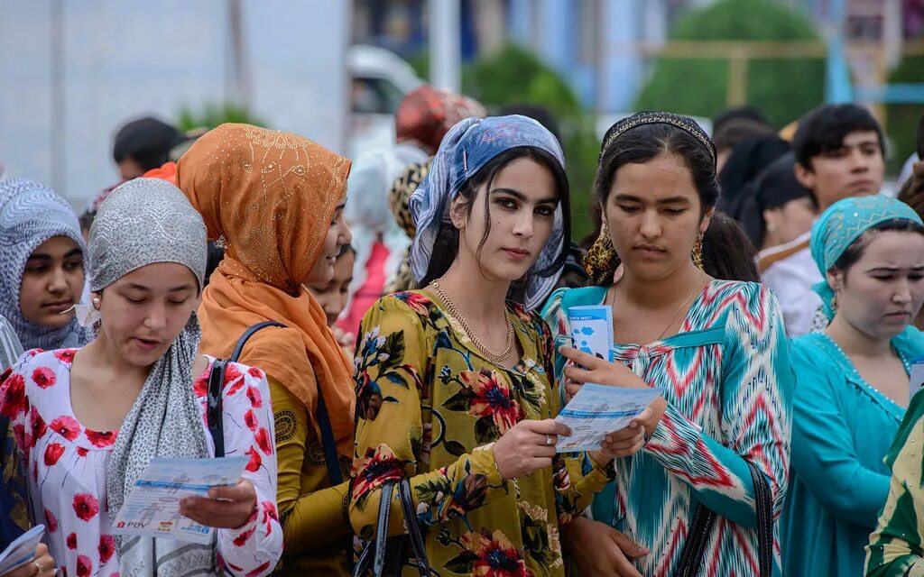 Население Душанбе Таджикистан. Населения Памира Таджикистан 2021. Население Таджикистана 2022. Таджикские женщины.