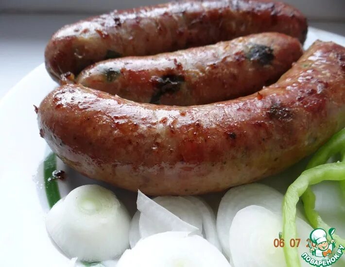 Сосиска запеченная с сыром. Сосиска запеченная с сыром. Сосиска с чесноком. Сарделька с чесноком. Сосиски с чесноком.