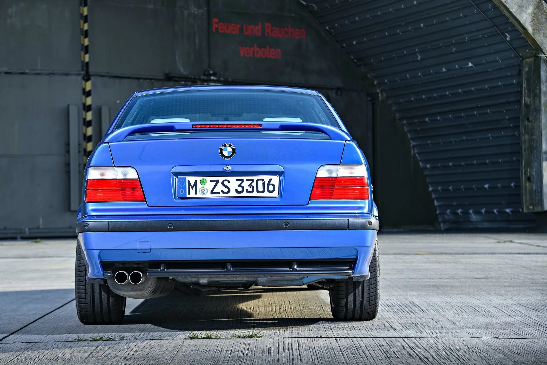 Задний бампер е36