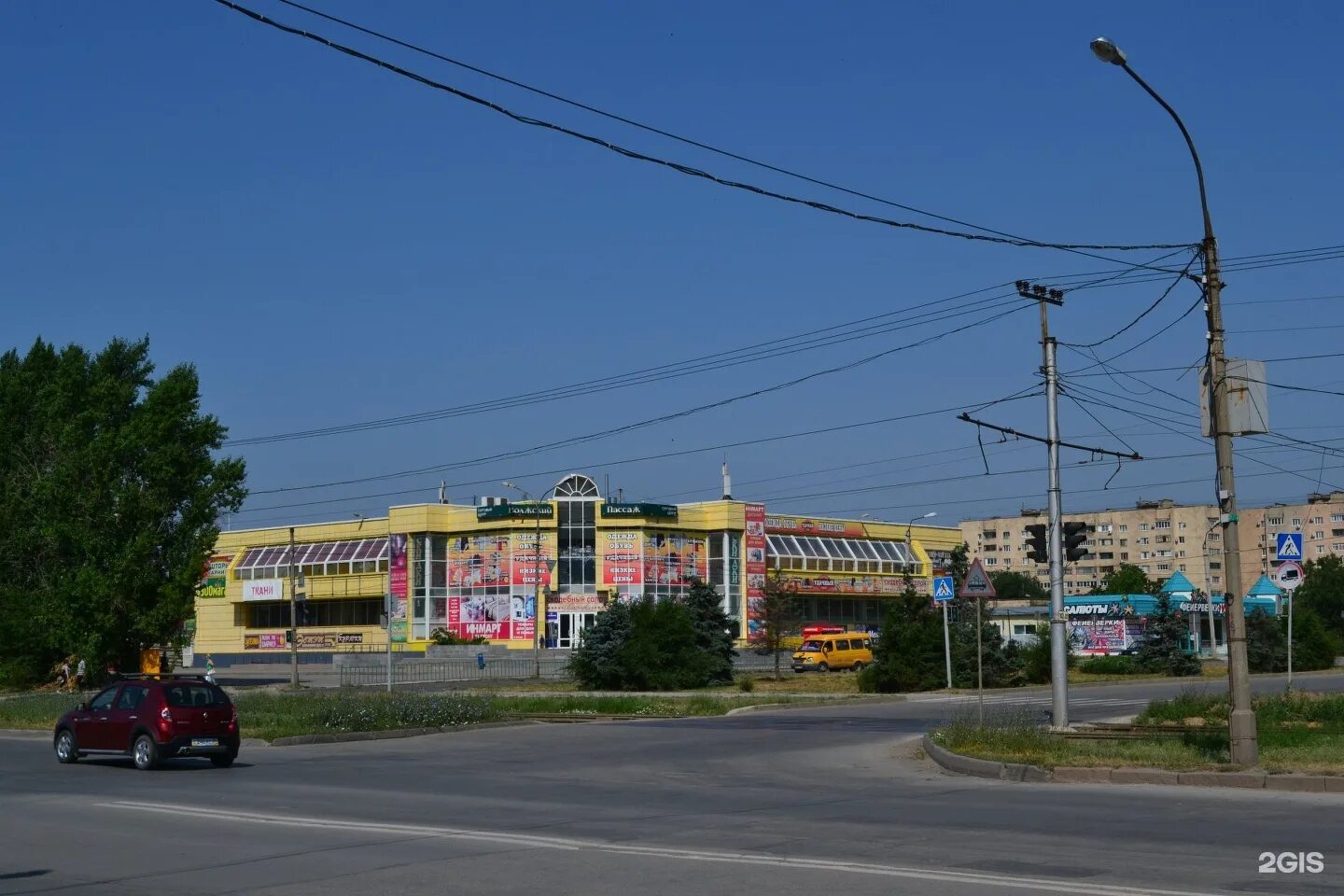 Работа волжский центр. ТЦ Планета лето Волжский. Волжский Пассаж Волжский. ТЦ Волжский Пассаж Волжский. Фаворит Волжский Волжский Пассаж.