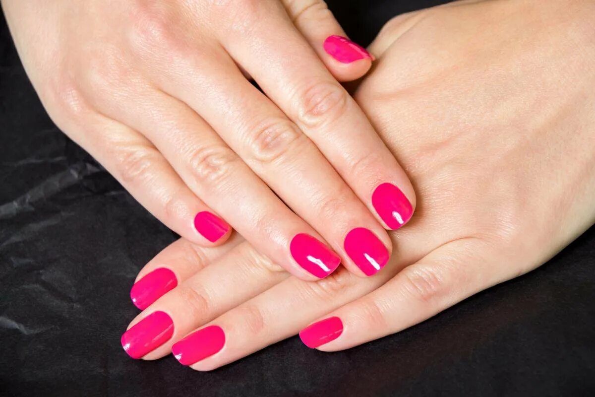 Покрытие ногтей отзывы. Shellac Manicure. Маникюр однотонное покрытие. Цвета ногтей однотонные. Ногти короткие.