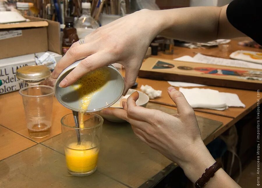 Эмульсия яичного желтка. Яичная эмульсия для бактериологии. Эмульсия желтковая художественная. Эмульсия желтка. Темперные краски для иконописи.