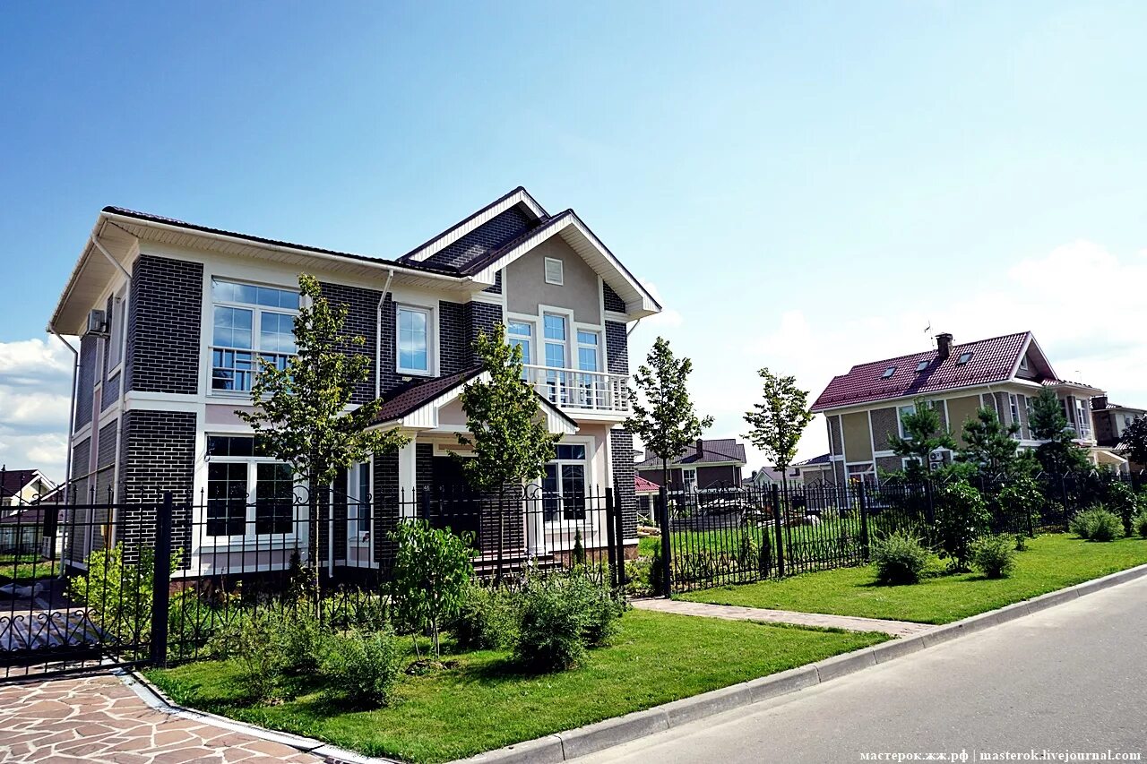 Ollila оллила таунхаусы. Африканда 2 мурманская область. Чешская деревня коттеджный поселок. Комплекс таунхаусов «ollila. Село марха якутия.