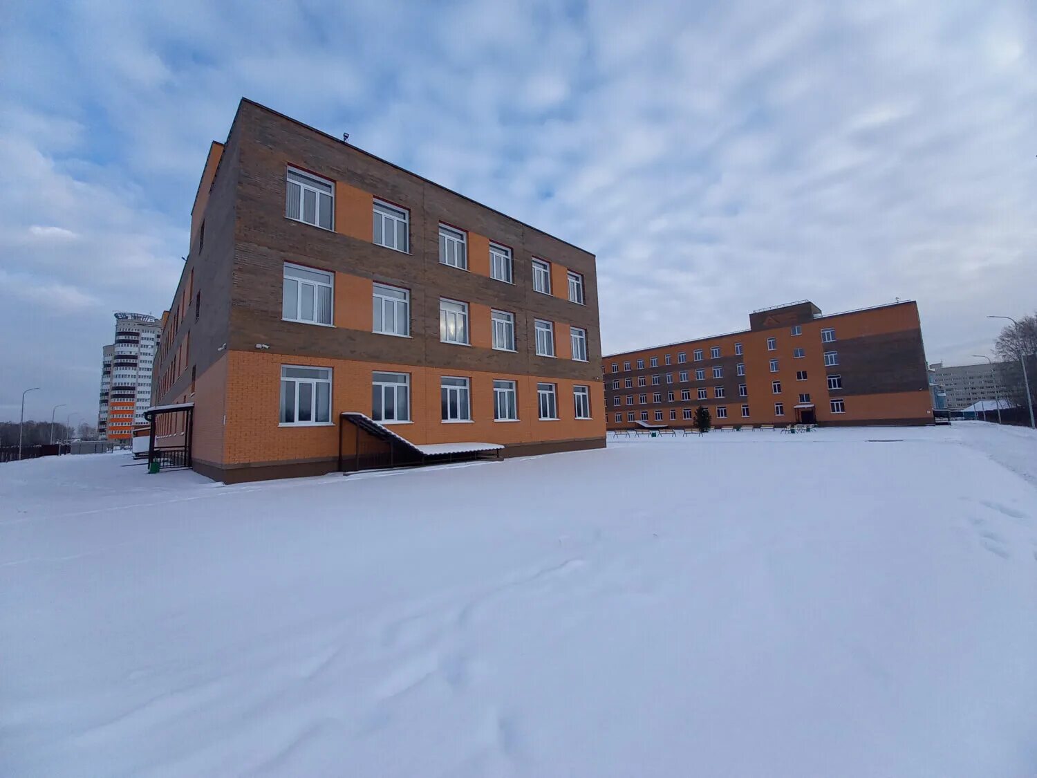 Краснообск центральная 20 гимназия. Краснообск центральная 20 гимназия. Гимназия краснообская новосибирск. Гимназия краснообская новосибирск. Школа краснообск новосибирск.