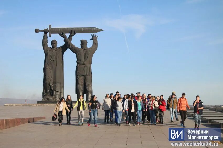 Магнитогорск люди. Город Магнитогорск. Вечерний Магнитогорск. Магнитогорск фото. Тревога магнитогорск