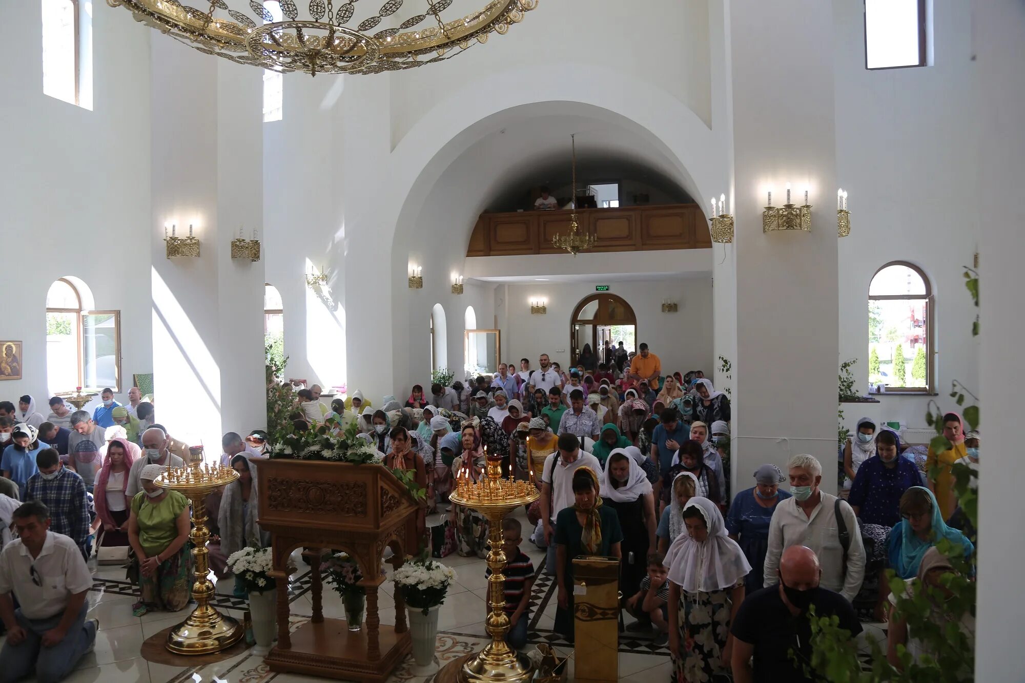 Коммунарка храм преображения расписание. Храм вознесения господня коммунарка. Настоятель храма храм преображения господня в коммунарке. Храм преображения христова коммунарка настоятель. Храм преображения господня в коммунарке.