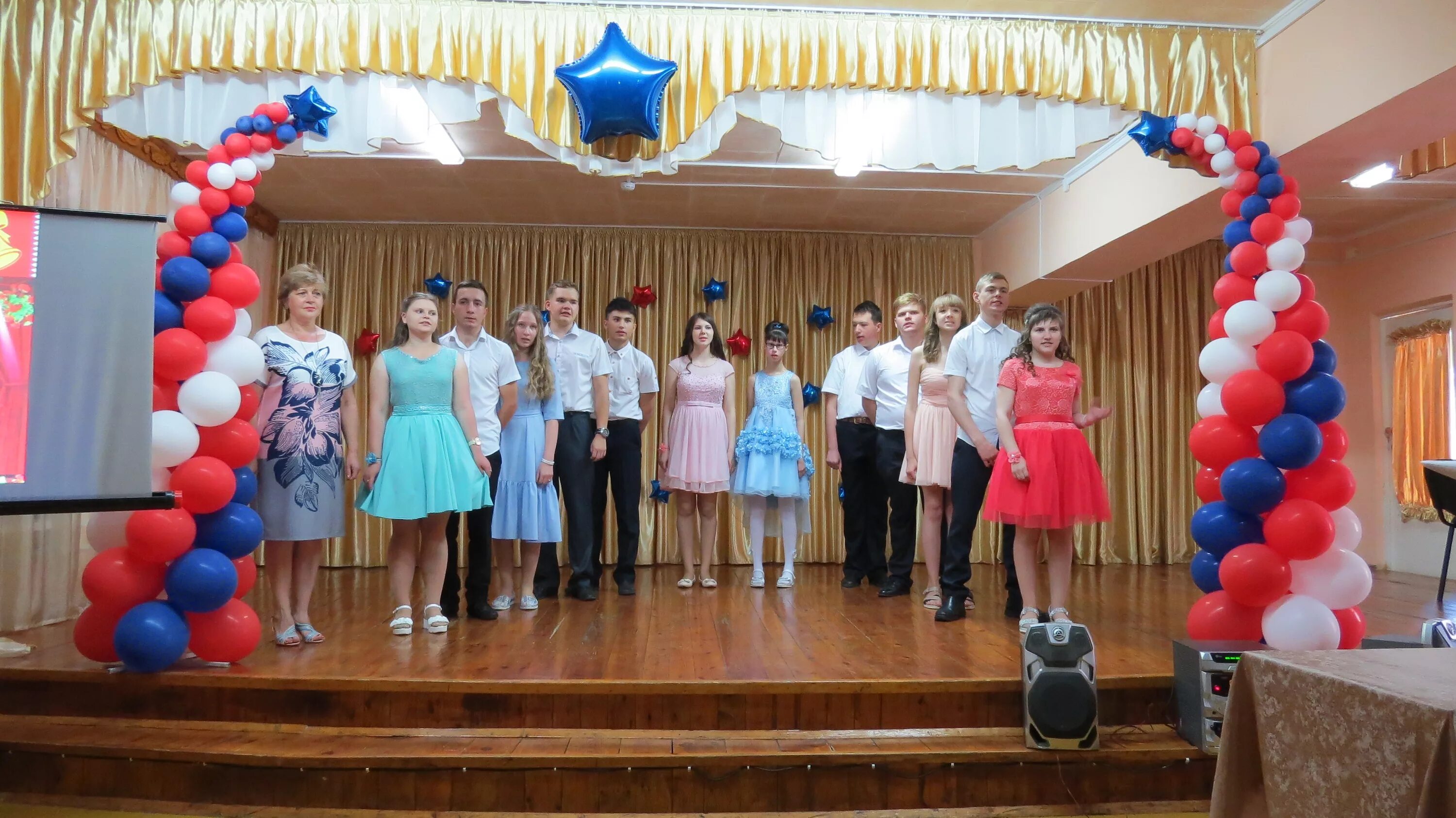 гкоу специальная коррекционная общеобразовательная школа-интернат 1. фото 2015 года выпускной школа интернат. выпускники школы 24. школа 834 коррекционная. школа интернат выпускники.