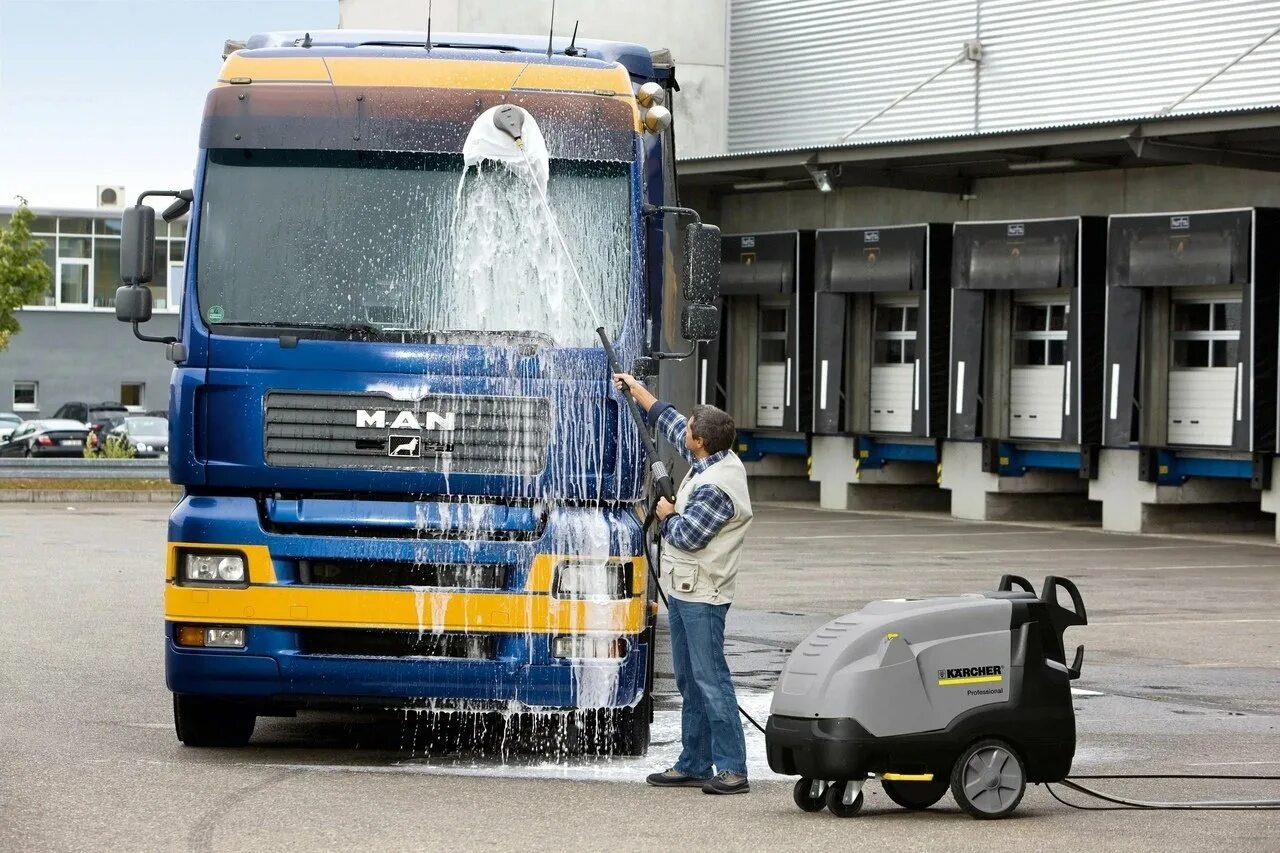 Ищу работу мойщик. Мойщик полов karcher. автомойка грузовая портальная керхер. моечная машина для мойки автобусов м123. камаз портальная мойка.