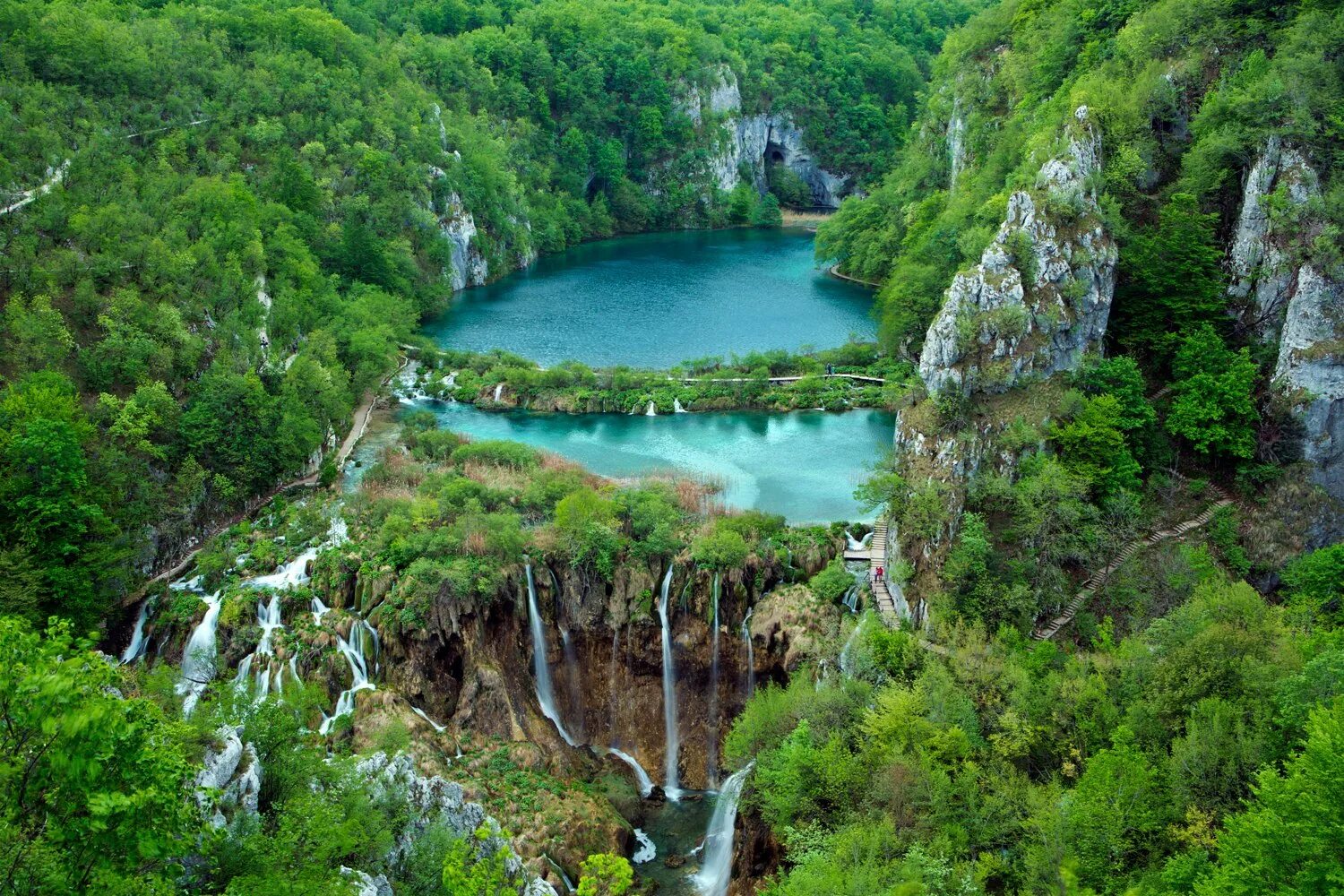 Плитвицкие озёра Хорватия. Плитвицкие озера - крупнейший национальный парк Хорватии. Национальный парк Плитвицкие озера Хорватия кратко.