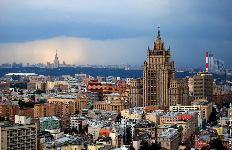 Арбатский город. Сталинская высотка на Арбате. Новый Арбат. Арбат 22 высотка. Арбат улица с видом на сталинскую высотку.