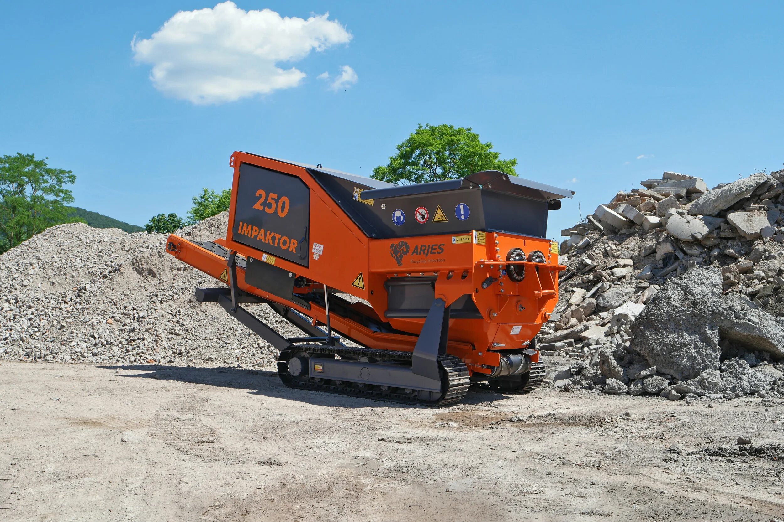 Дробилка завод. Щековая дробилка powerscreen 1180. Дробилка бетона. Impactor 250 дробилка. Powerscreen xv350 роторная дробилка.