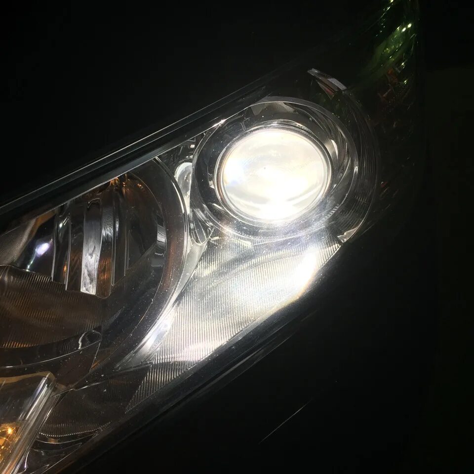 Тойота камри 50 кузов лампочки в решотк. Лампа ближнего света тойота камри 50. Лампочки ближний свет toyota camry 50. Свет в камри 50 какие. Свет в камри 50 какие.