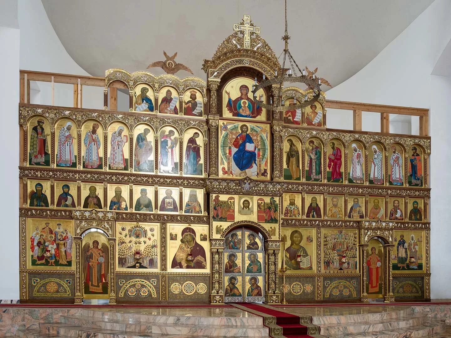 иконостас воскресенского собора новоиерусалимского монастыря. далматовский монастырь внутри. иконостас храма новомучеников в строгино. иконостас придела сергия радонежского. иконостас храма архангела михаила в овчинниках.