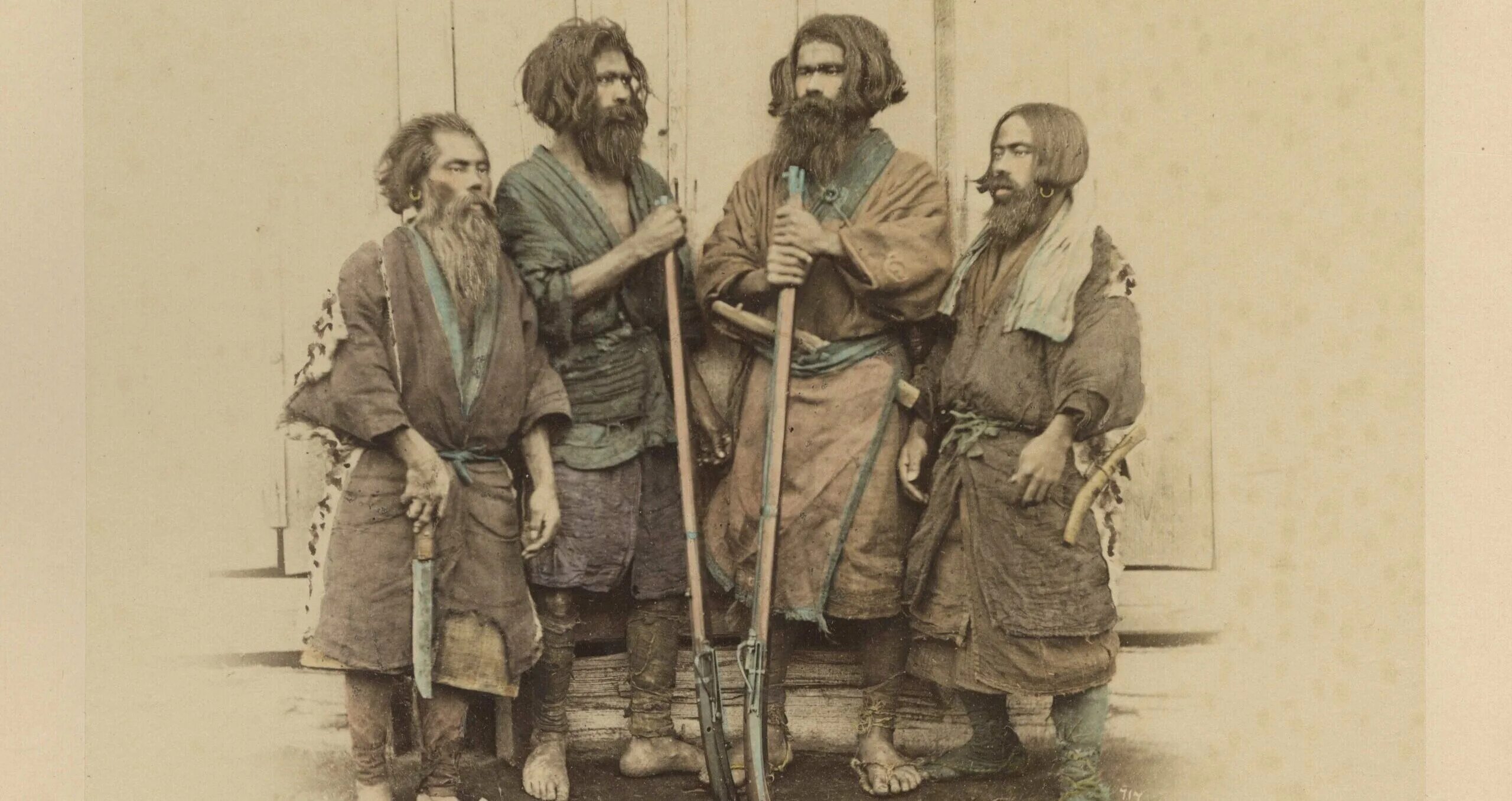 История народа кагота. Айны 21 век. Коренные жители сахалина айны. Кого называли мохнатыми курильцами. Народности сахалина айны.