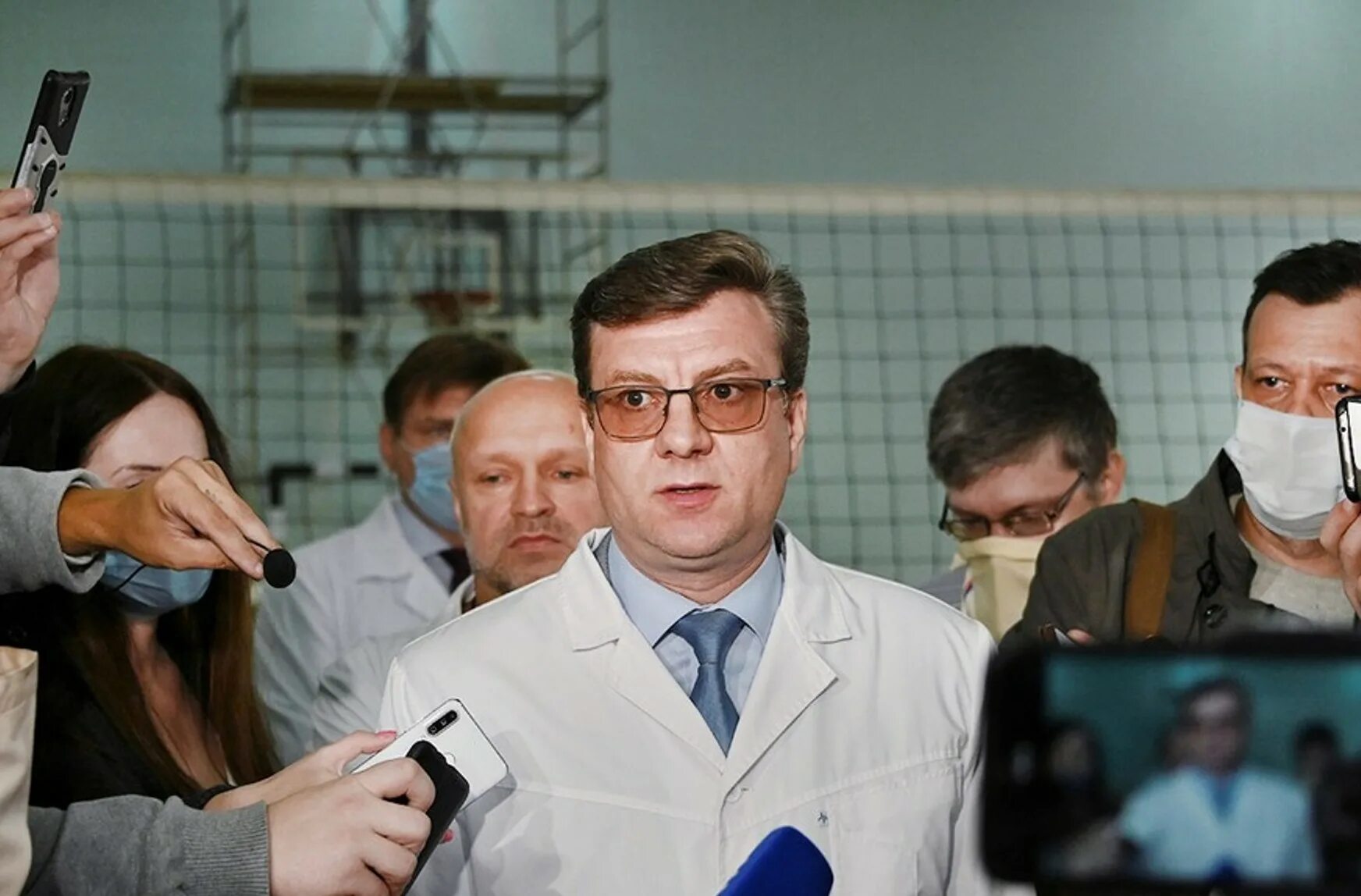 Главврач больницы где. Мураховский главврач омск.