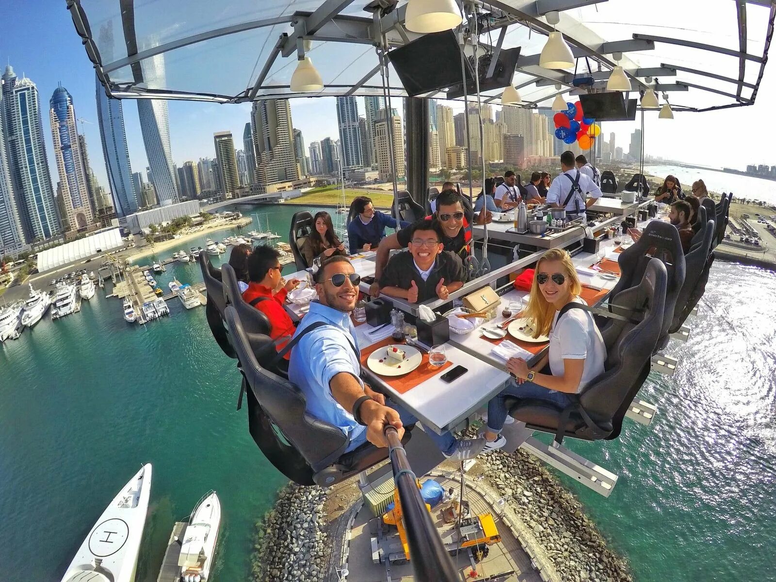 Что нельзя в дубае. Dinner in the Sky ресторан. Dinner in the Sky ресторан Dubai. Ресторан «dinner in the Sky», Брюссель. Дубай ресторан на высоте 50 метров.