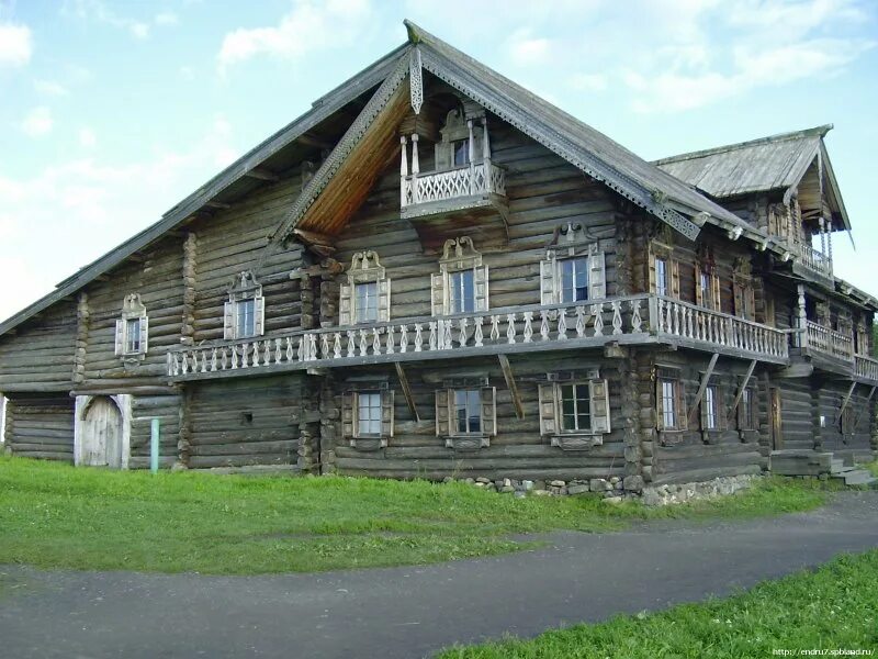 Крестьянская изба семенково. Крестьянская изба 19 века. Музей деревянного зодчества кострома. Курная изба 18 век. Крестьянские дома фото.