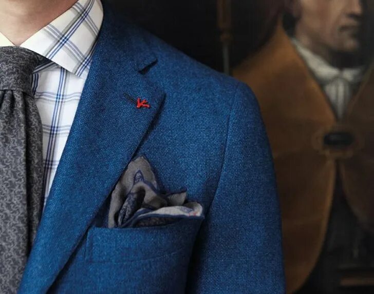 Пиджак с булавками. Лацкан мужского пиджака. Ermenegildo zegna шестипуговичный костюм. Пиджак с лацканами мужской. Пеплос пиджаки мужские.