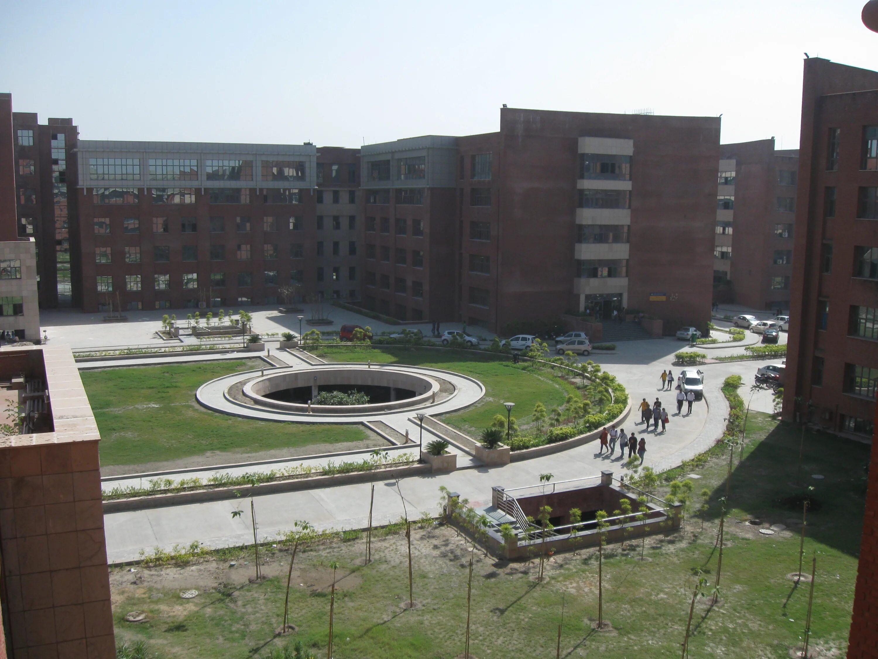 Amity university. Amity universiteti. amity university in noida. университет амити уттар прадеш», индия. amity university campus, sector 125, noida, uttar pradesh 201313.