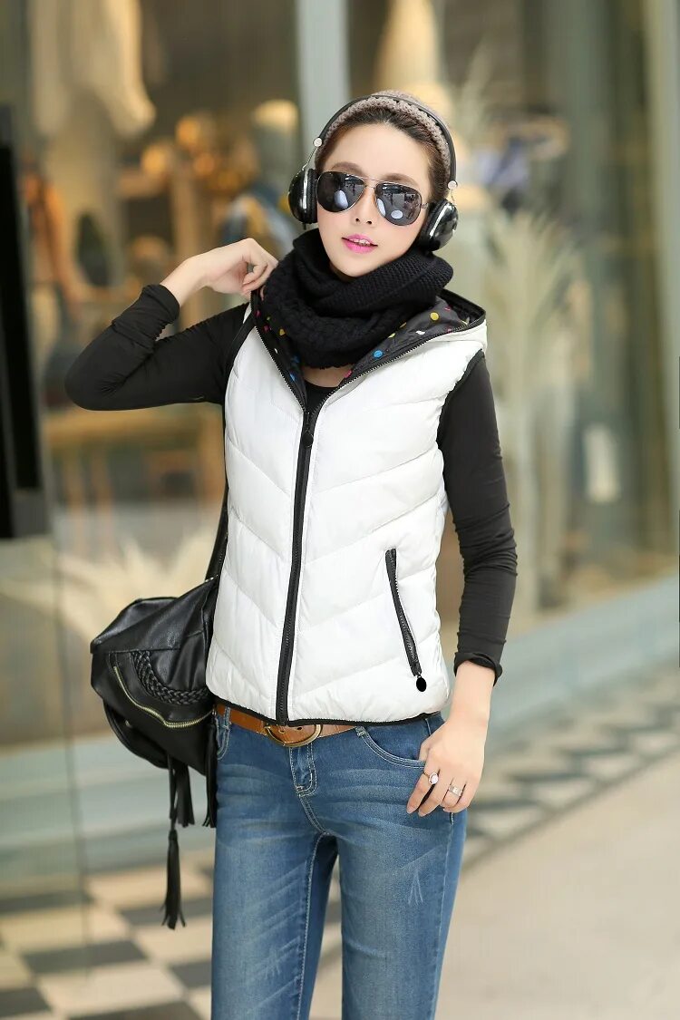 Жилетка дутая женская. Стеганый жилет 2020. Жилет зимний женский. Зимняя куртка с шарфом. Одеваем жилет на куртку.