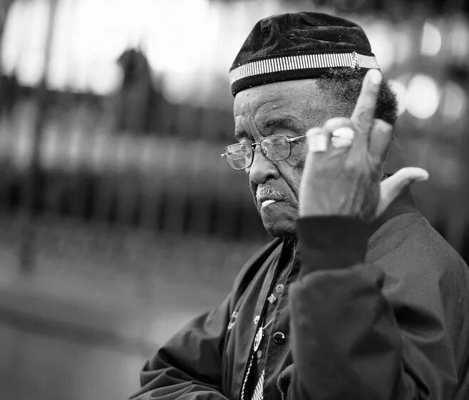 Чем спокойнее и уравновешеннее человек тем мощнее его потенциал. Невозмутимый. Скептик. Невозмутимость определение. Невозмутимость разума одно из величайших сокровищ мудрости.