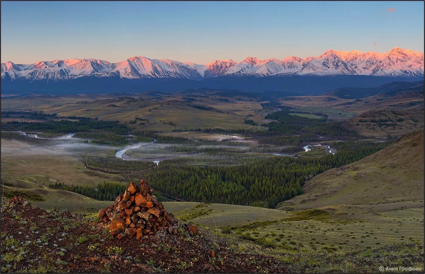 Катунская тропа алтай. Алтай в начале июня. Летом на алтае июнь. Озеро ситр алтай. Озеро ситр алтай фото.