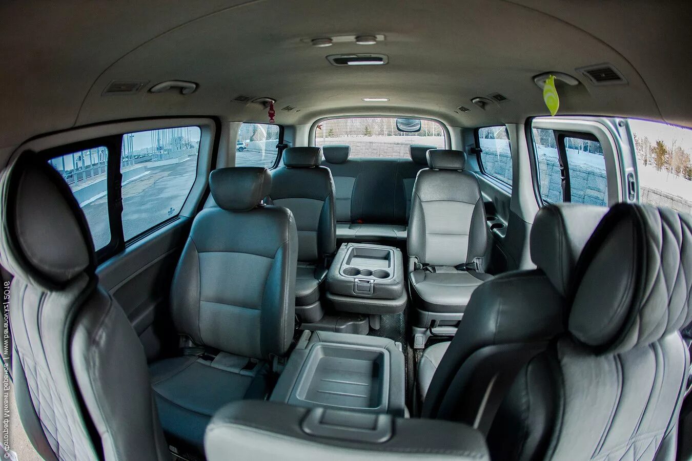 Мерседес спринтер вип класса. Nissan urvan nv350. Минивэн салон. Мерседес спринтер 9 мест. Хендай 12 местный.