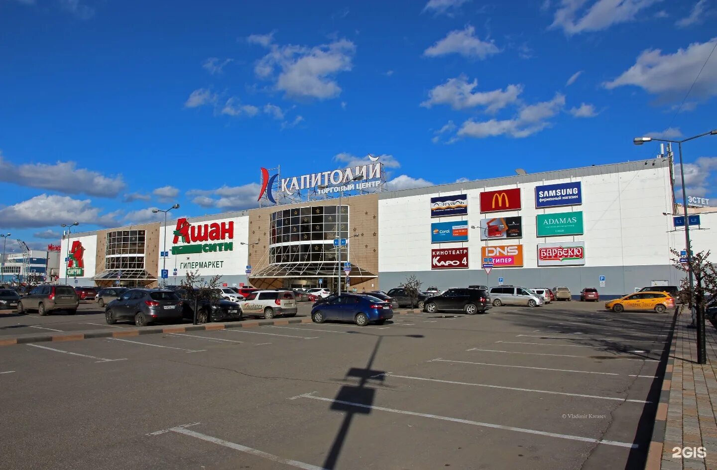 Капитолий в марьиной роще магазины. Торговый центр марьина роща. Райкин плаза марьина роща. Марьина роща тц. Марьина роща тц райкин плаза магазины.