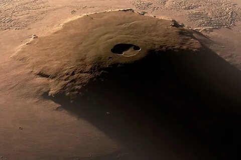Olympus mons самый большой из вулканов обнаруженных