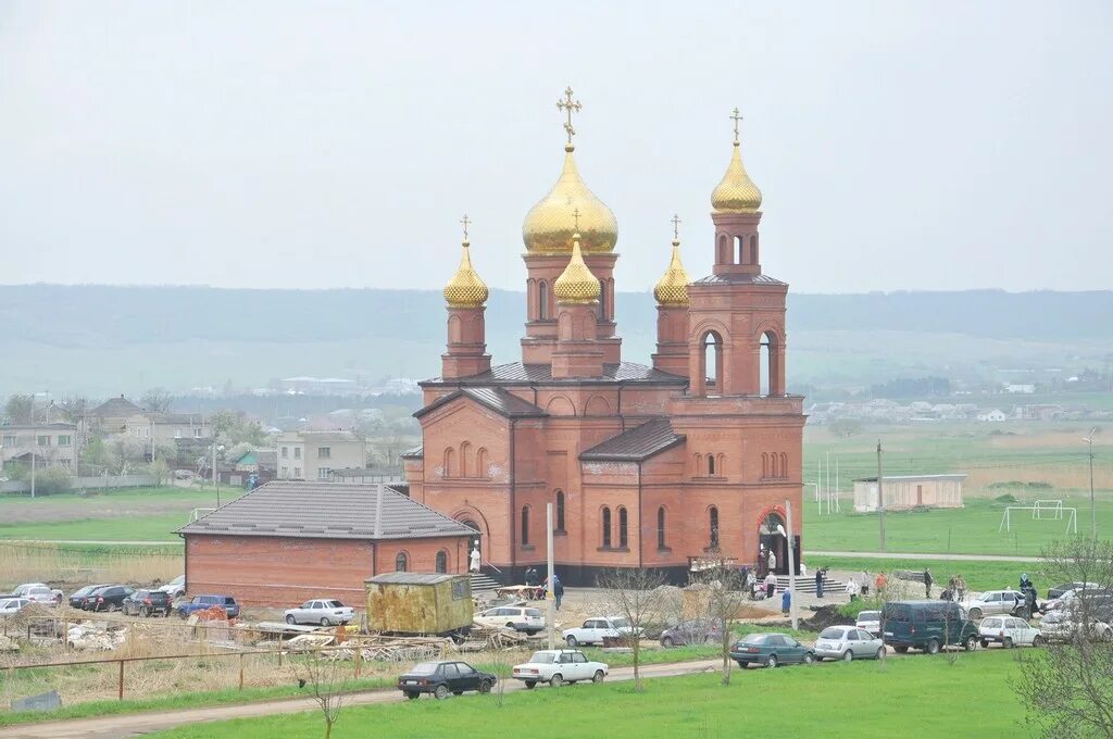 Погода змейка минераловодский. Храм Иверской иконы Божией матери Ставрополь. Посёлок змейка Минеральные воды. Храм Иверской Божьей матери поселок змейка. Поселок змейка Ставропольский край.